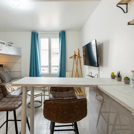 Deal! Modern In Vibrant Area Only 5 Minutes By Walk To Metro - Location Apartment Paris