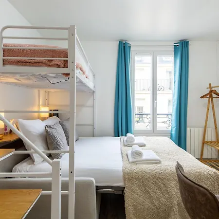 Deal! Modern In Vibrant Area Only 5 Minutes By Walk To Metro - Location