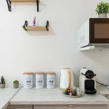 Deal! Modern In Vibrant Area Only 5 Minutes By Walk To Metro - Location