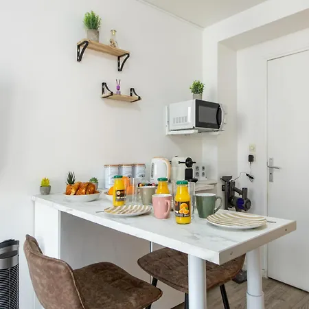 Deal! Modern In Vibrant Area Only 5 Minutes By Walk To Metro - Location Paris